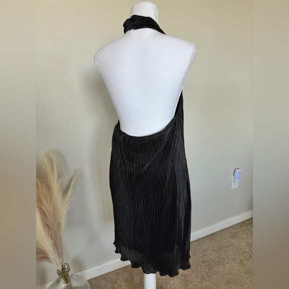 Elegant Little Black Pleated Dress - Picture 5 of 10